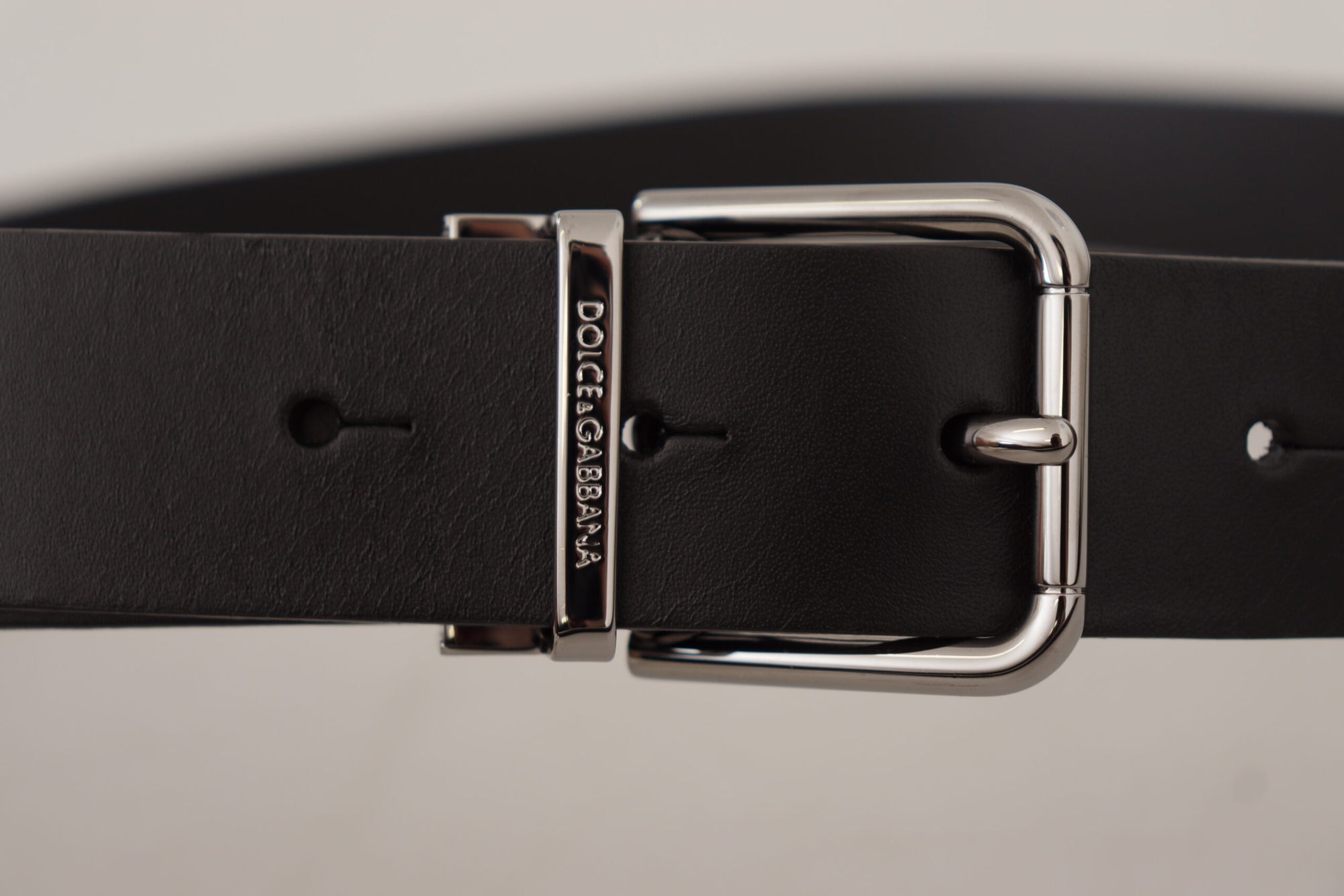 dolce-gabbana-belt-black-buckle-closeup