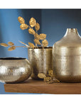Bohemian stijl gouden vaas en kommen met structuur oppervlak