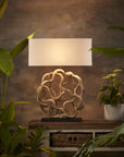 decoratieve houten en natuurlijke tafellamp van wortelhout met een witte lampenkap - 71 cm hoog