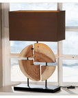 Decoratieve tafellamp met geometrische houten voet en bruine kap