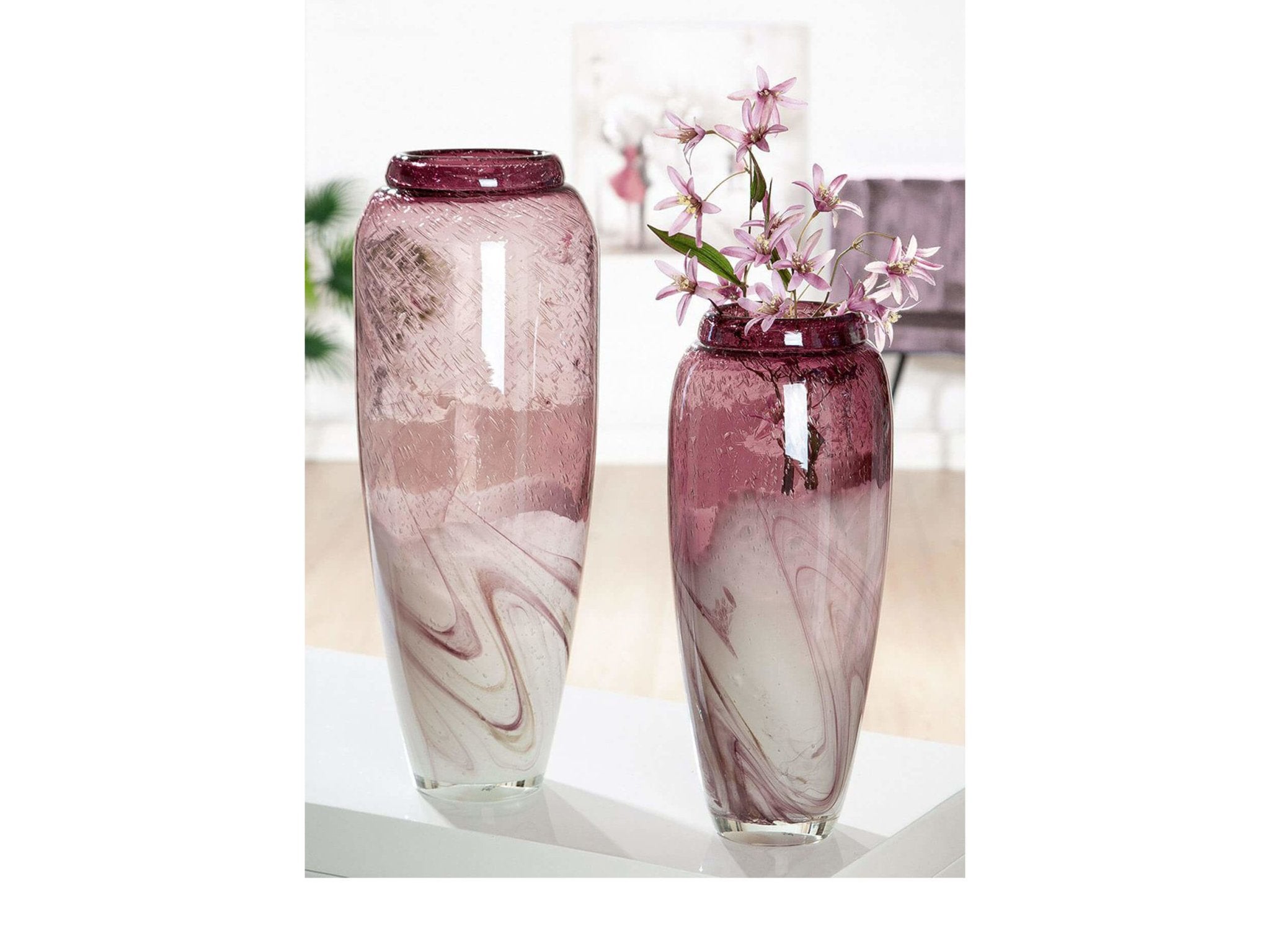 Grote glaskunst tafelvaas van 45 cm in paars en roze motief