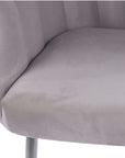 Stijlvolle en comfortabele grijs fluwelen fauteuil met unieke golvende vorm