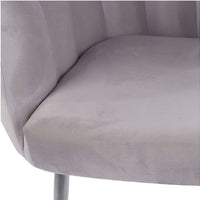 Stijlvolle en comfortabele grijs fluwelen fauteuil met unieke golvende vorm
