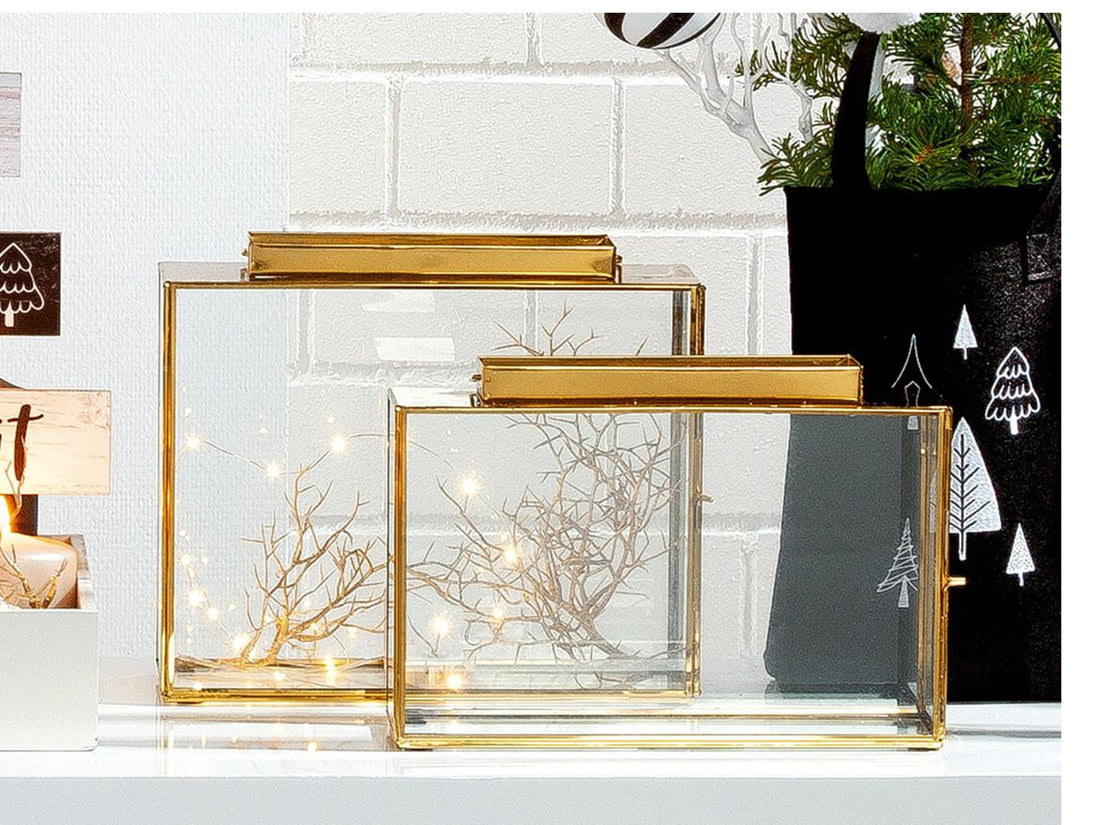Gouden en glazen lantaarns met afmetingen 30x27x8 cm