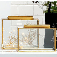 Gouden en glazen lantaarns met afmetingen 30x27x8 cm