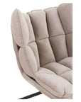 Zacht kussen inbegrepen voor extra comfort: J-Line Lounge Chair