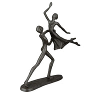 Metalen sculptuur van een dansend koppel in zwarte kleur