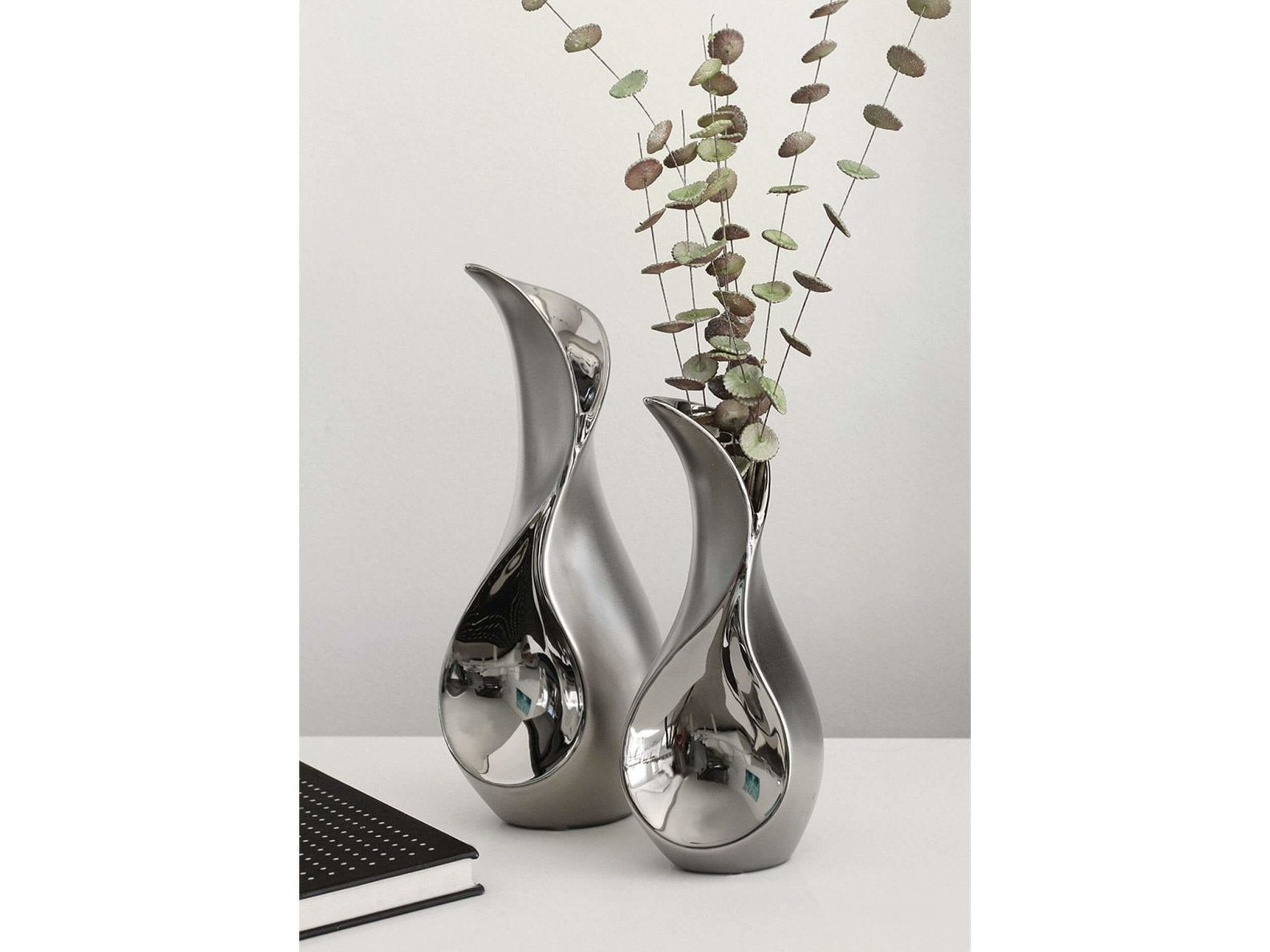 Moderne druppelvormige vaas in zilver | Matello | H. 23 cm