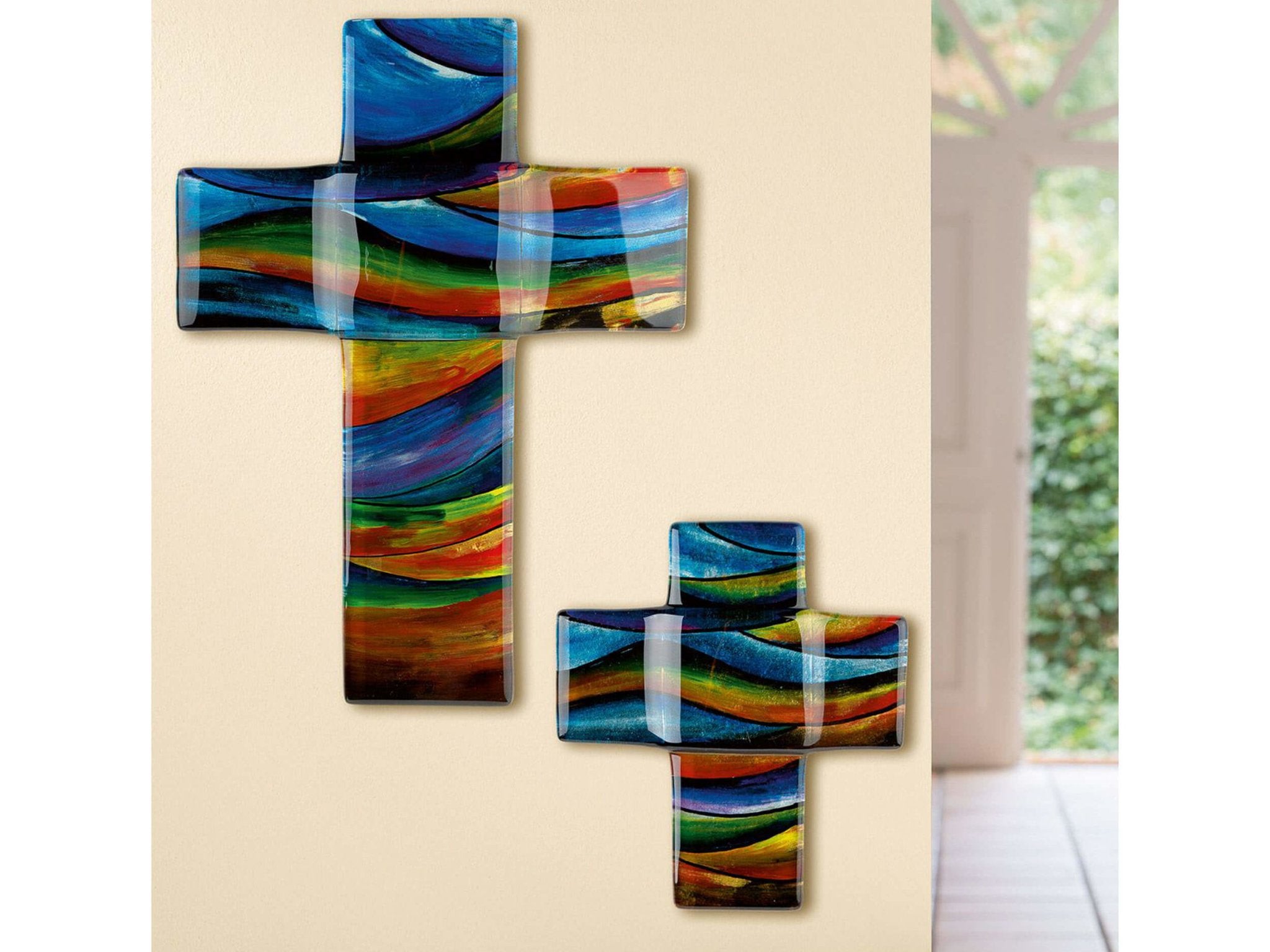Veelkleurig kruis als muurdecoratie met golvend patroon
