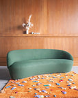 Naives Sofa 2-Sitzer Camira Yoredale Moosgrün | Designer-Sofa
