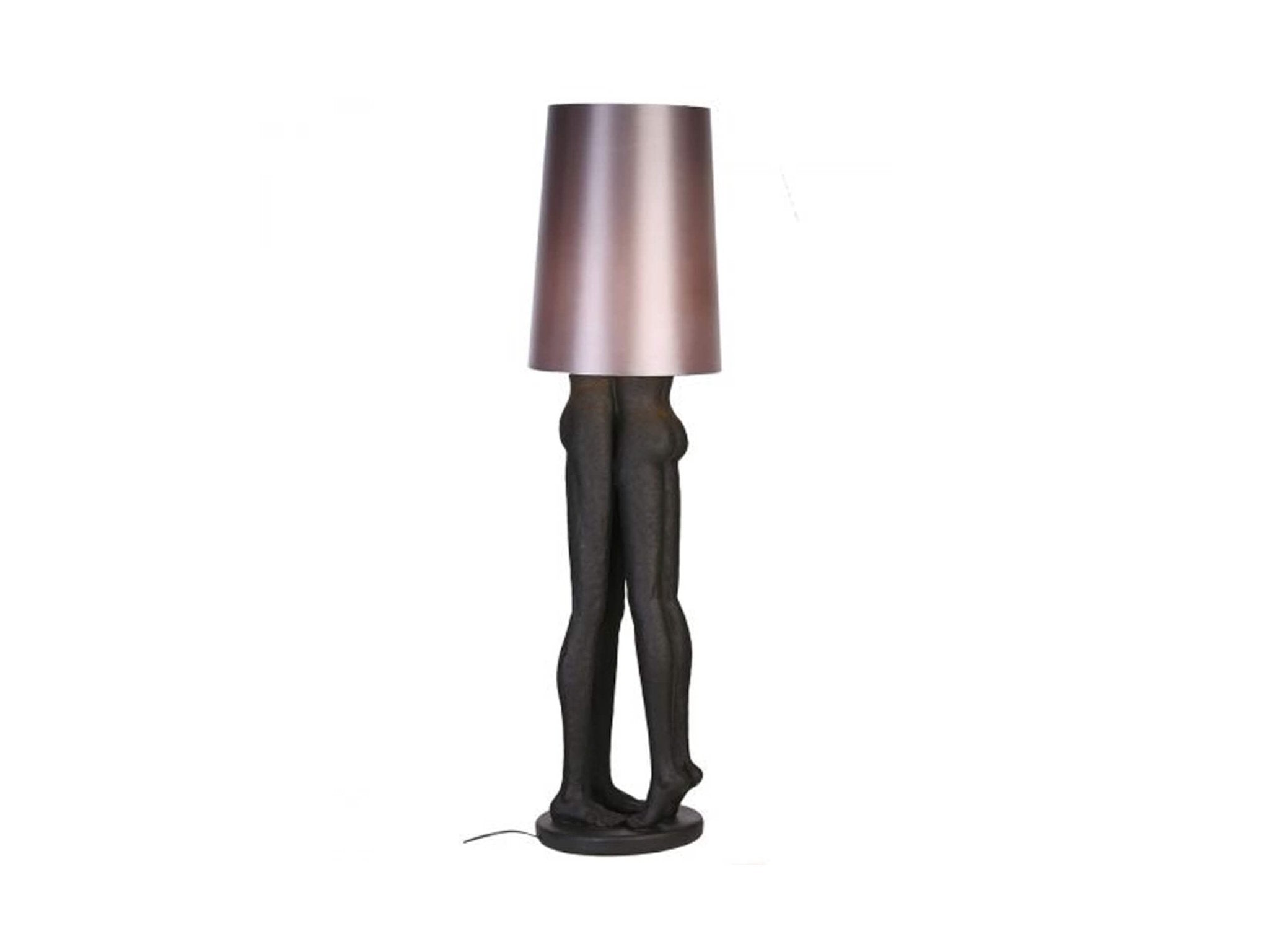 Moderne zwarte vloerlamp met silhouetten van een kussend paar