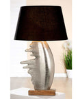 Tafellamp in zilver met houten voet en donkerbruine lampenkap
