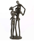 Black design sculpture of parents with child | Parents | H. 21 cm